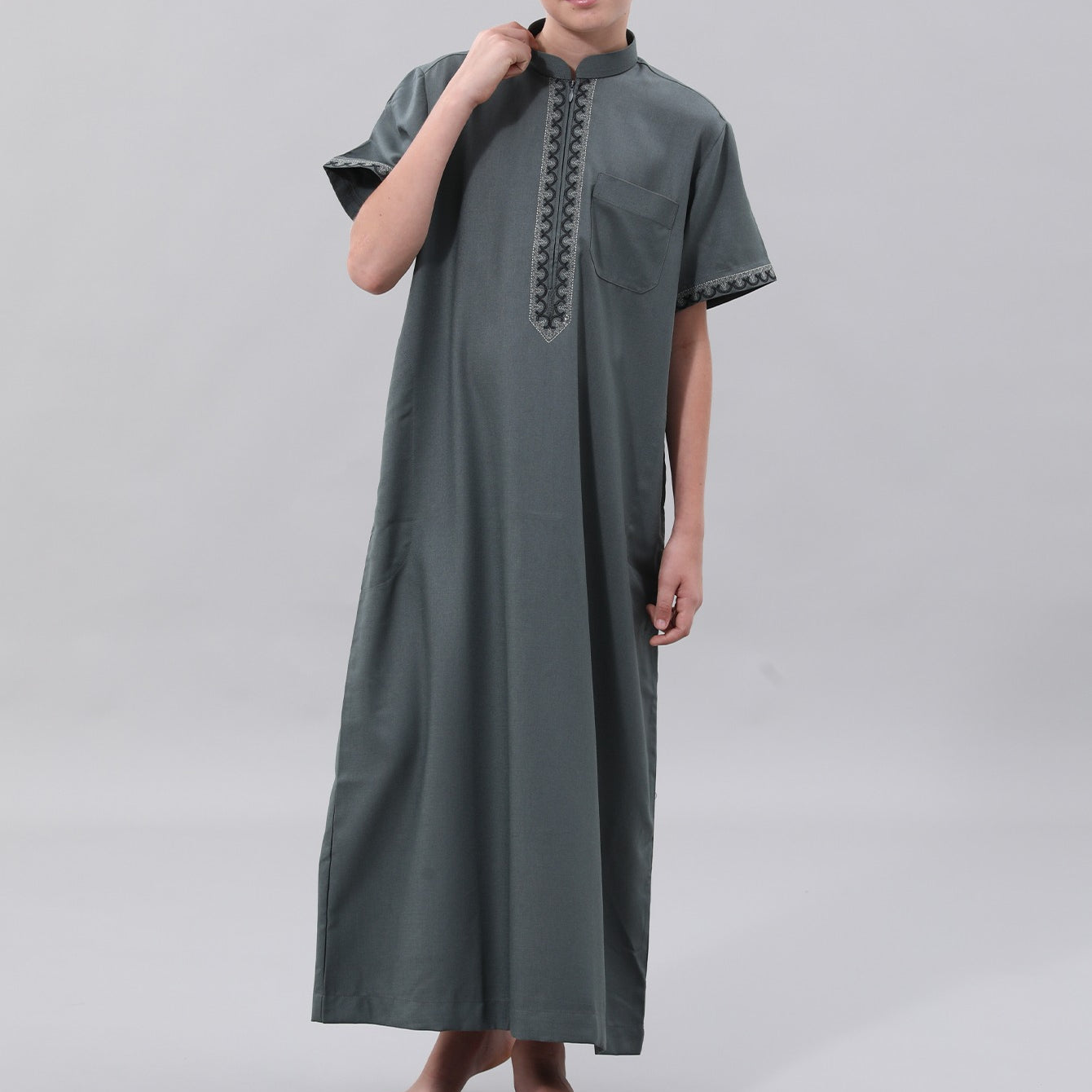 Boys Embroidered Thobe with Pockets(MKB013)