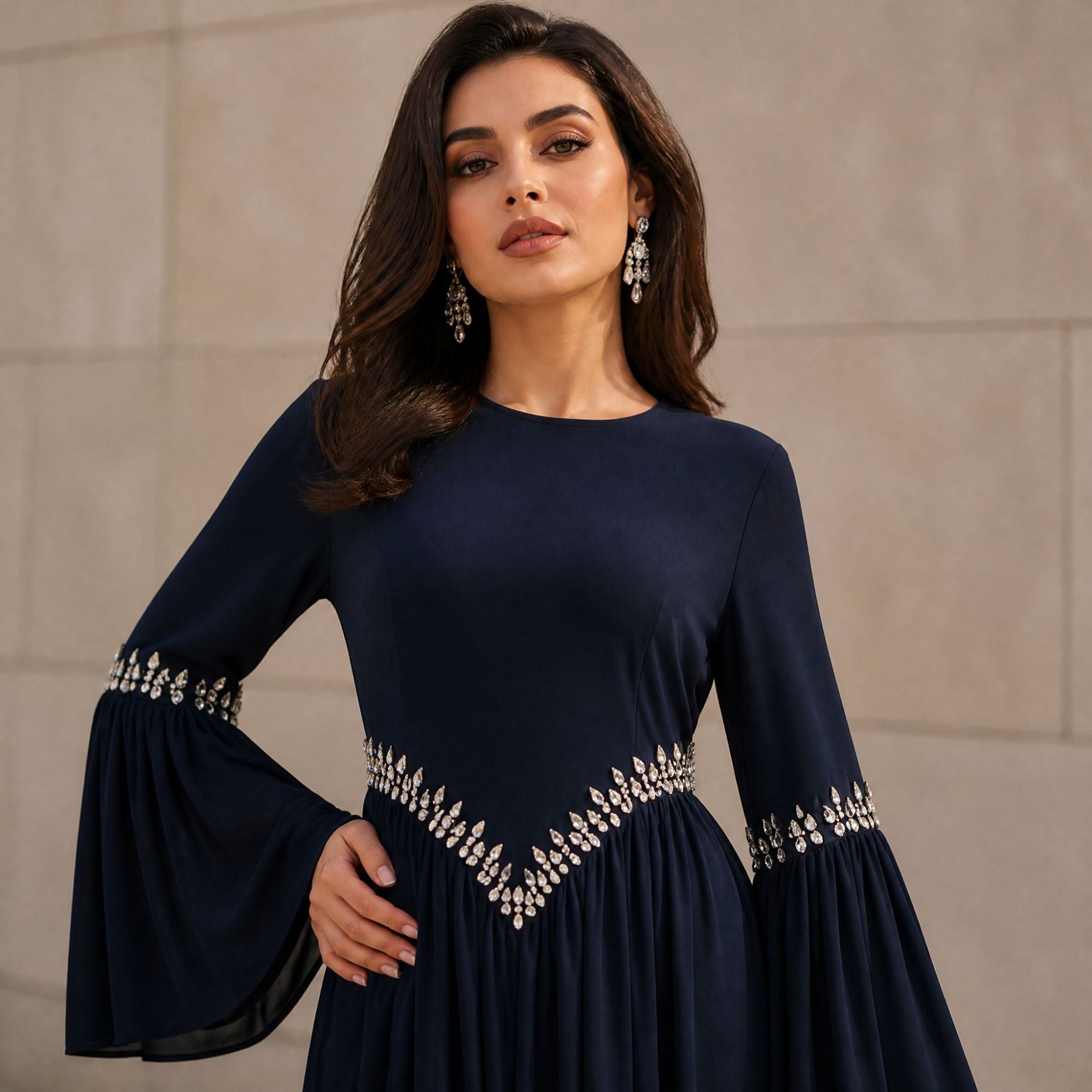 Robe Maxi Taille et Poignets Ornés de Strass avec Manches Évasées (MS513)