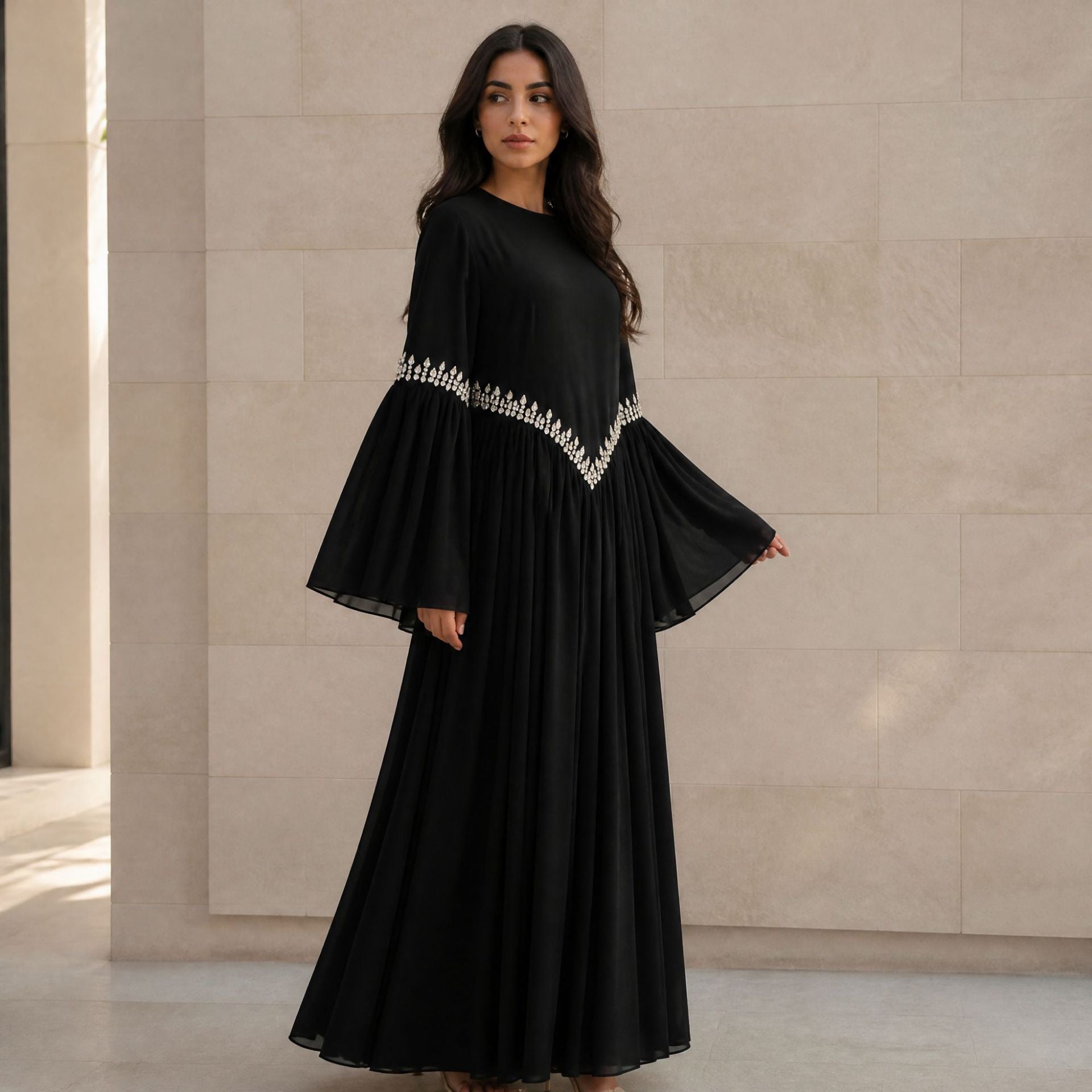 Robe Maxi Taille et Poignets Ornés de Strass avec Manches Évasées (MS513)