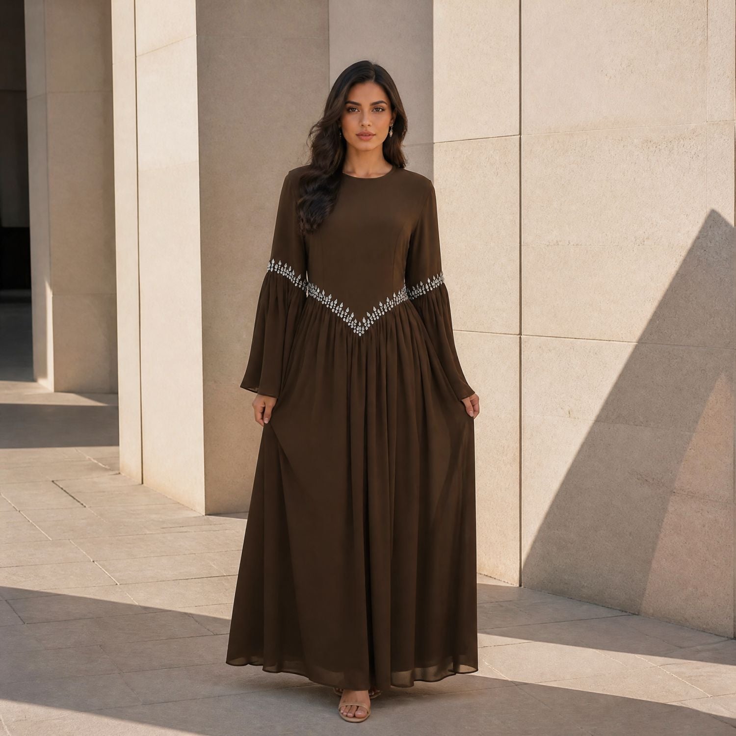 Robe Maxi Taille et Poignets Ornés de Strass avec Manches Évasées (MS513)