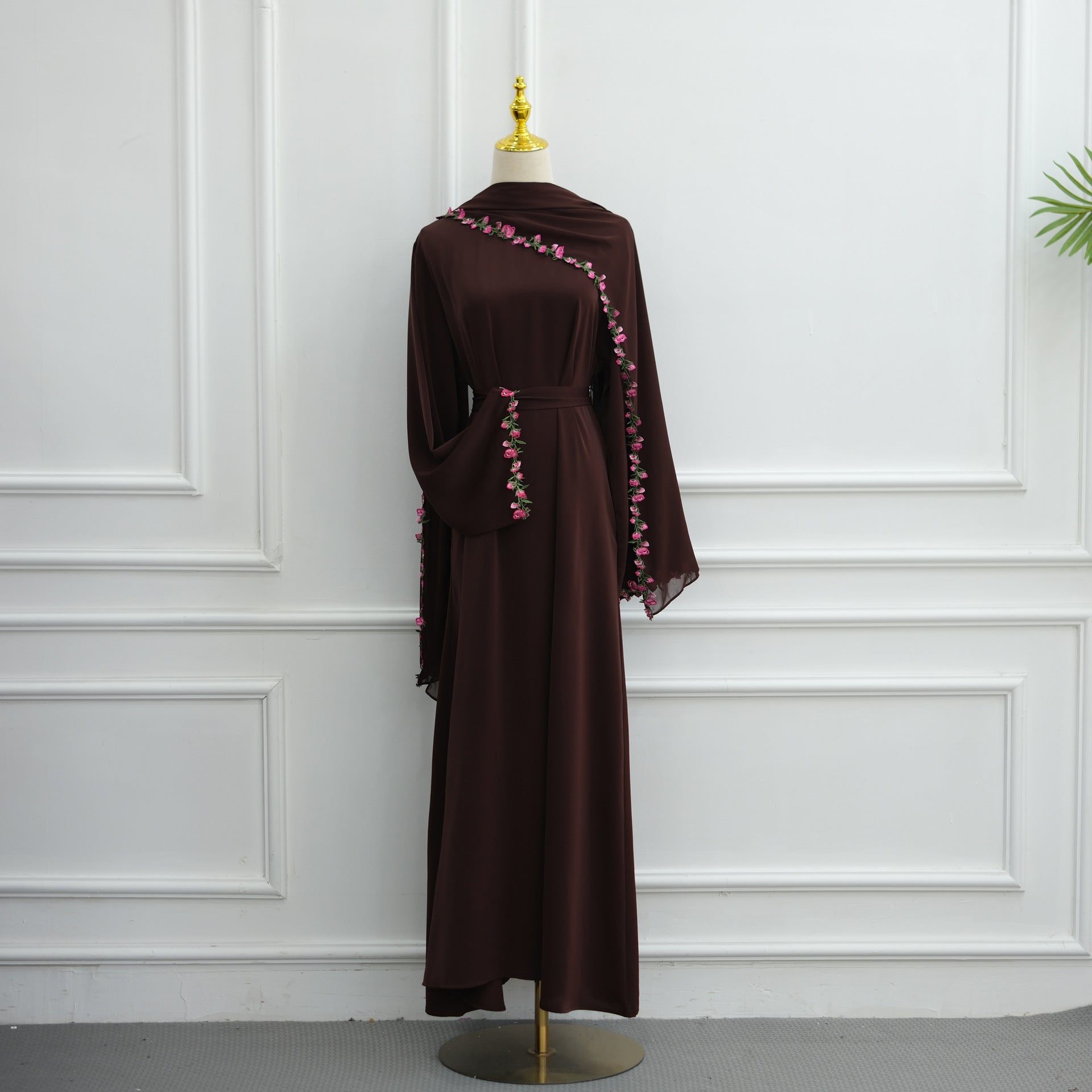 Robe Maxi à Bourgeon de Rose Brodé et Bordure Diagonale(MA455)