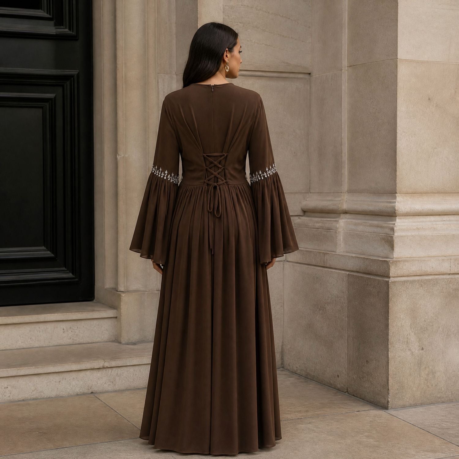 Robe Maxi Taille et Poignets Ornés de Strass avec Manches Évasées (MS513)