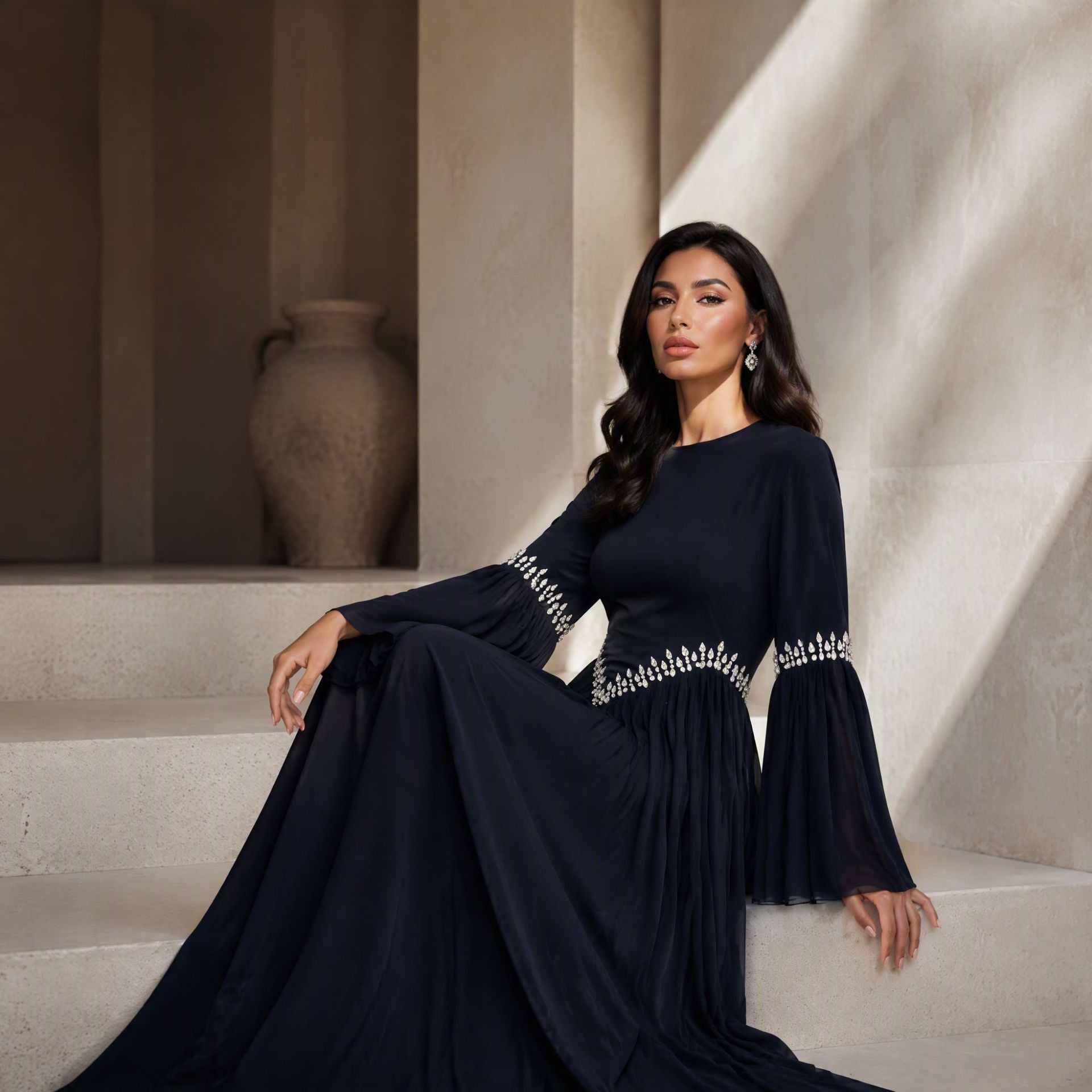 Robe Maxi Taille et Poignets Ornés de Strass avec Manches Évasées (MS513)