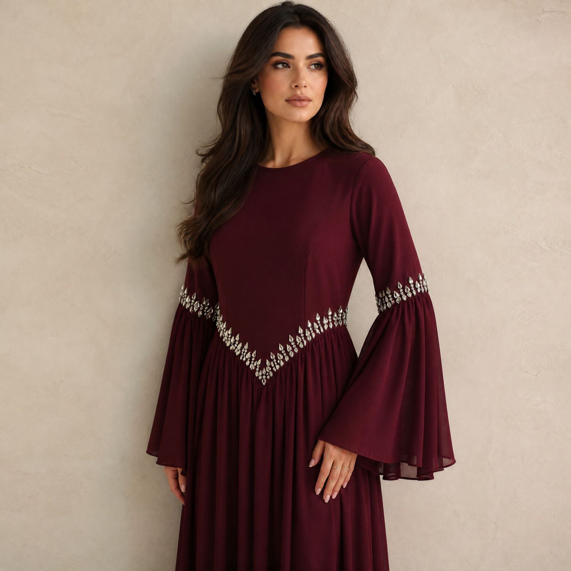 Robe Maxi Taille et Poignets Ornés de Strass avec Manches Évasées (MS513)