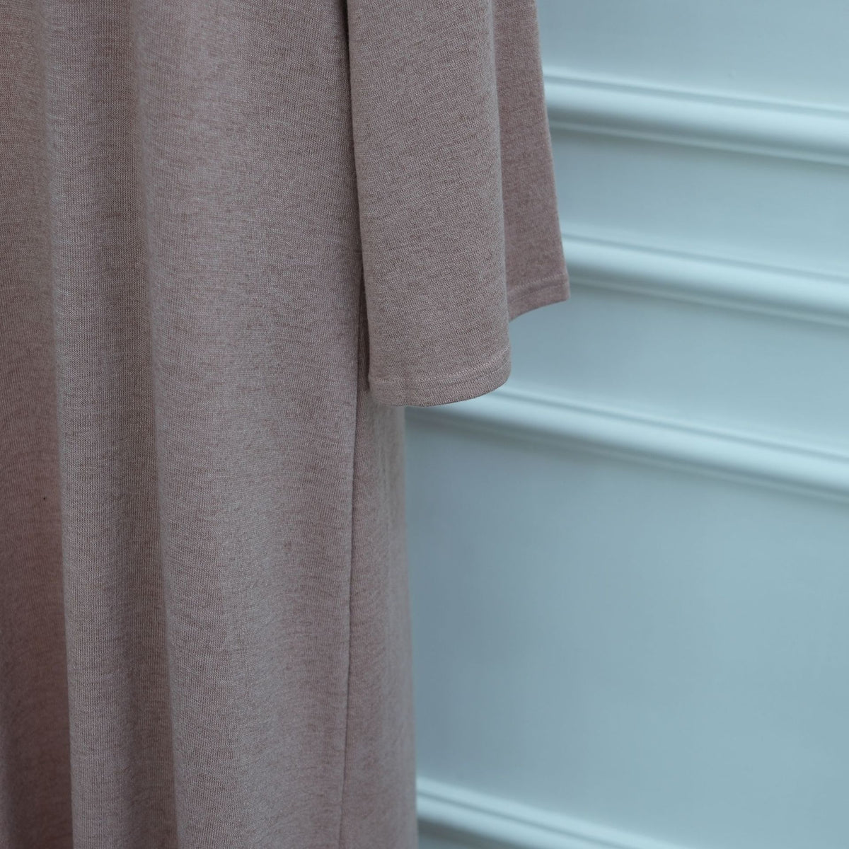 Plus-Size Relaxed Abaya | Solid Long-Sleeve Autumn Dress with Pockets(MA474)
