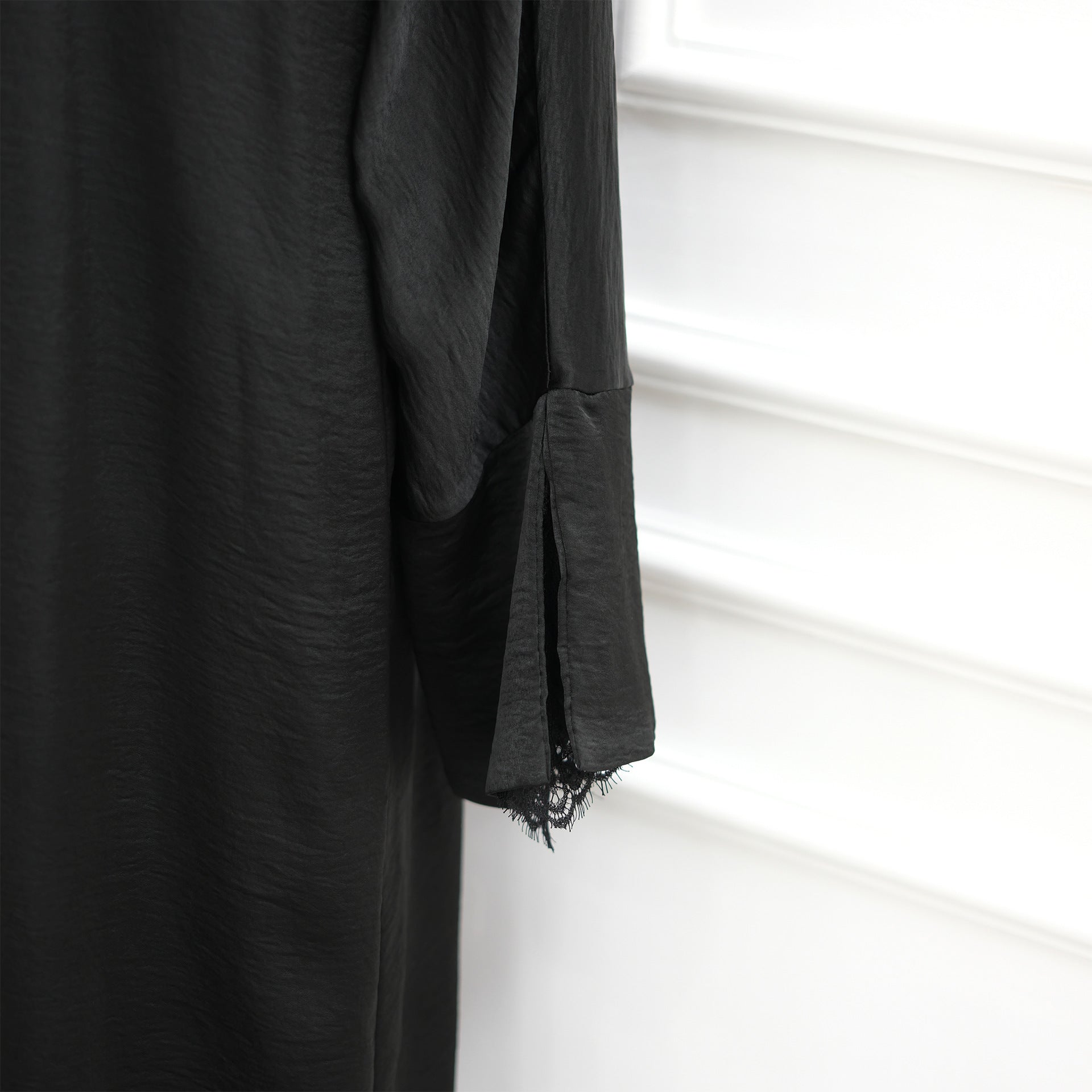 Lace Cuff Crinkle Open Abaya(MOA328)