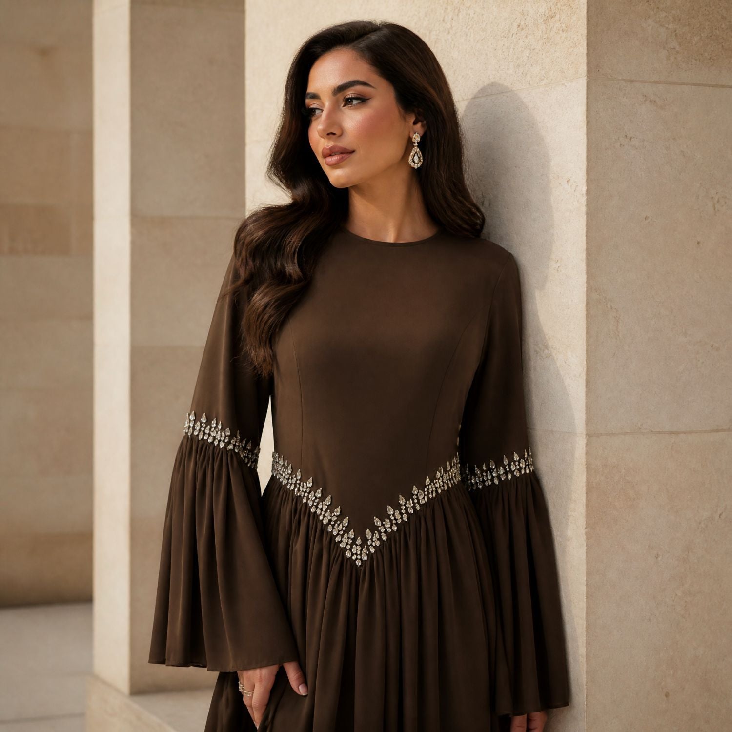 Robe Maxi Taille et Poignets Ornés de Strass avec Manches Évasées (MS513)