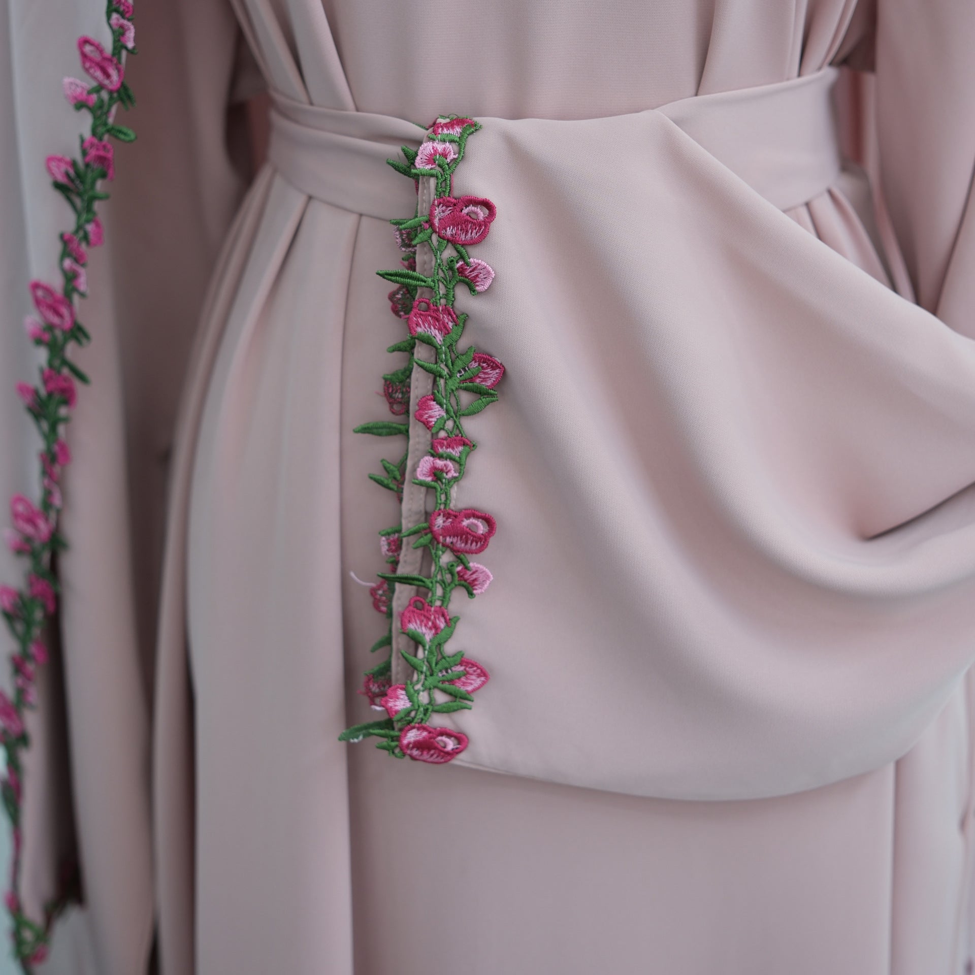 Robe Maxi à Bourgeon de Rose Brodé et Bordure Diagonale(MA455)