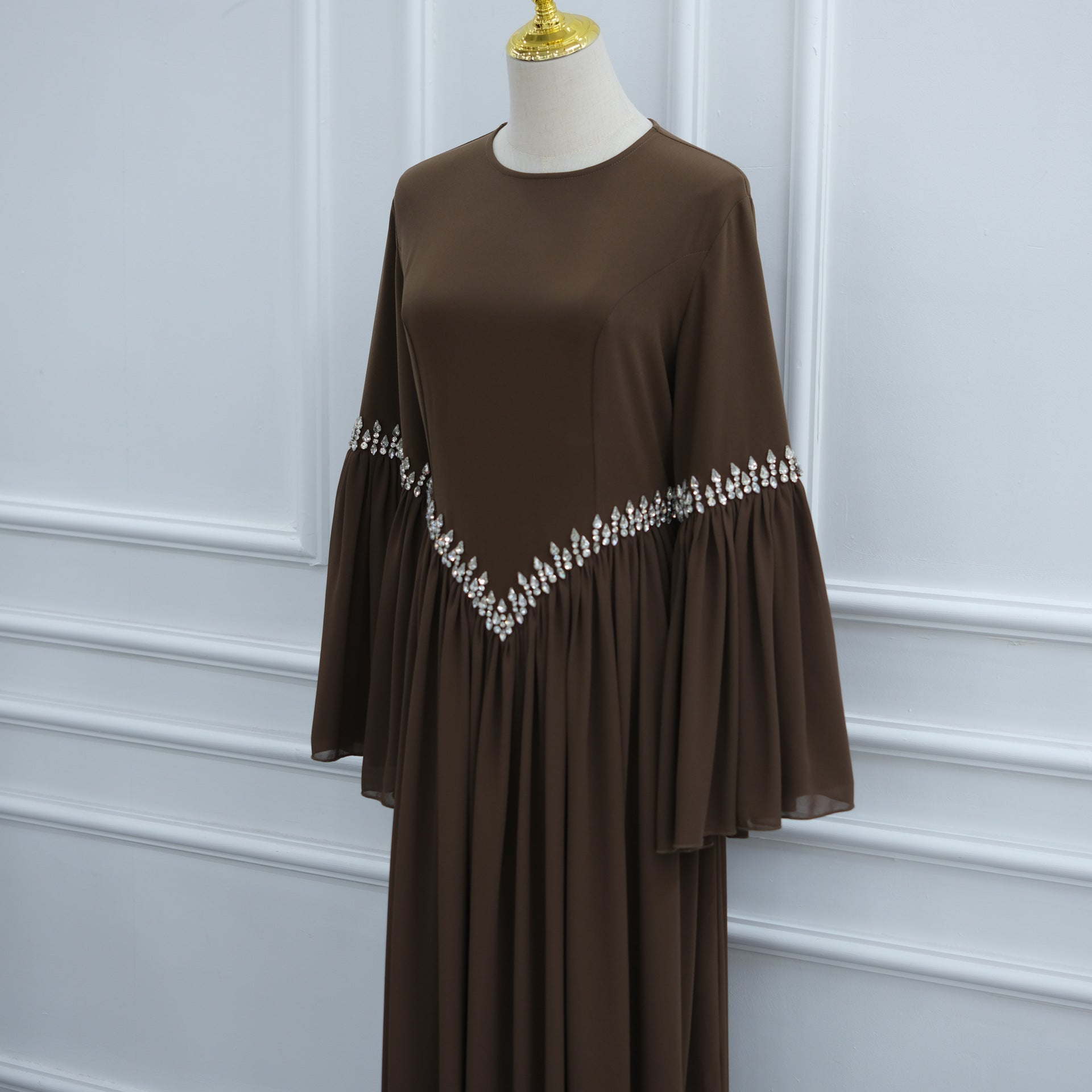 Robe Maxi Taille et Poignets Ornés de Strass avec Manches Évasées (MS513)