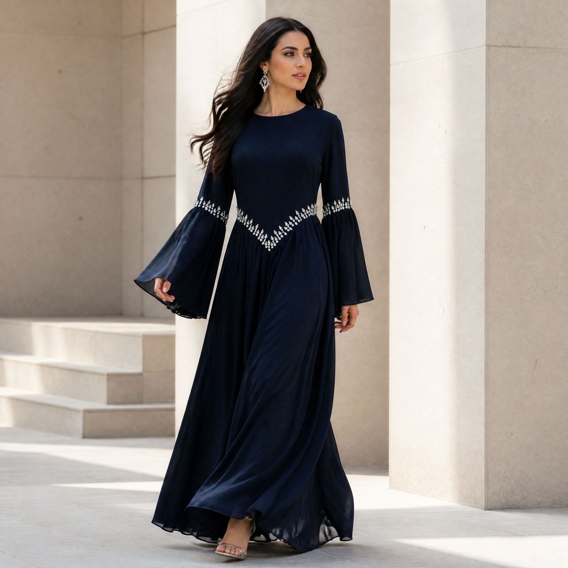 Robe Maxi Taille et Poignets Ornés de Strass avec Manches Évasées (MS513)