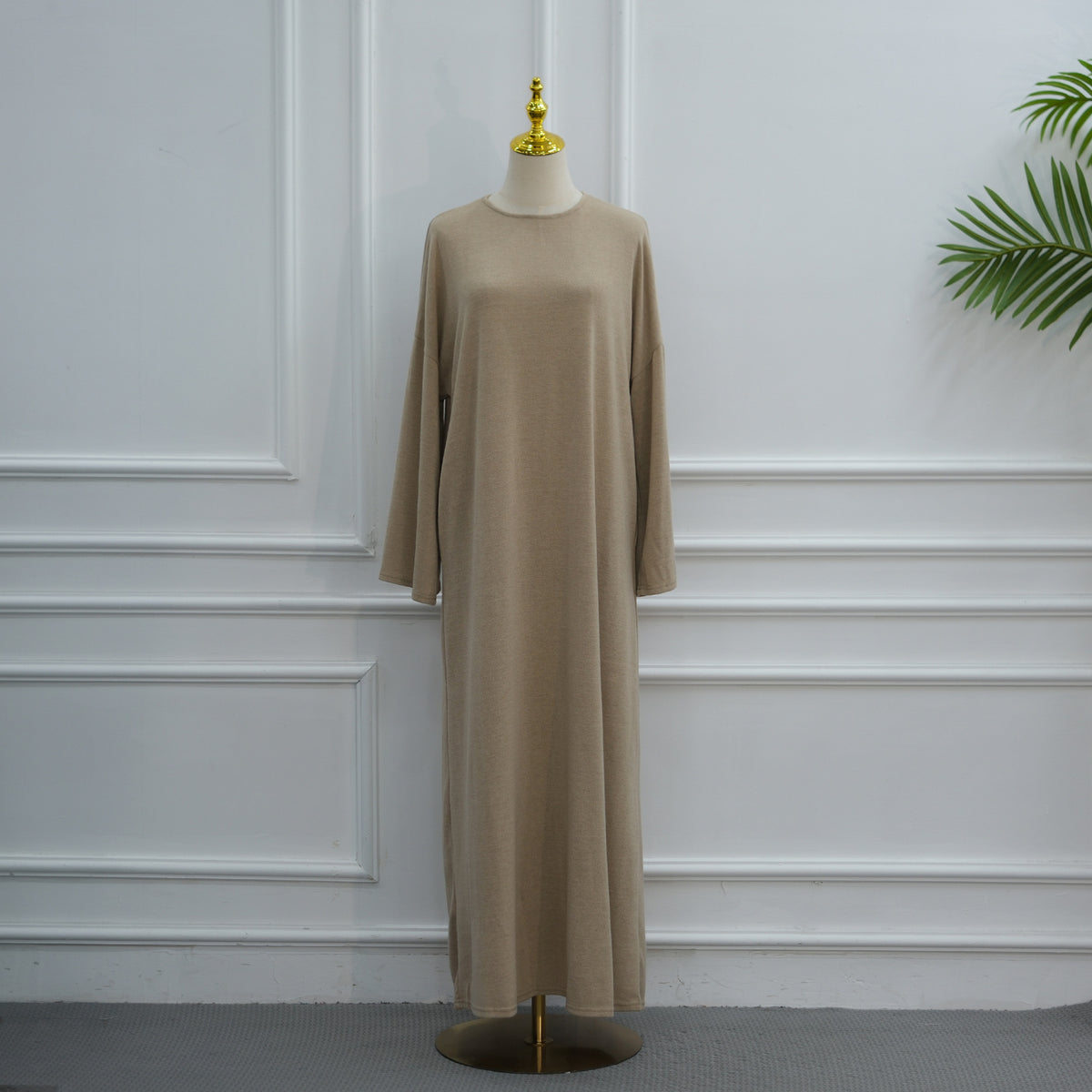 Plus-Size Relaxed Abaya | Solid Long-Sleeve Autumn Dress with Pockets(MA474)