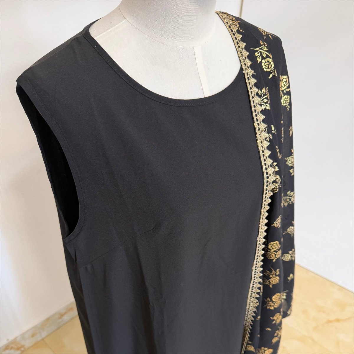 Archive Piece Gold Rose Print Lace-Trim Open Abaya Set - MP053 (Size L Only) - Mariam's Collection