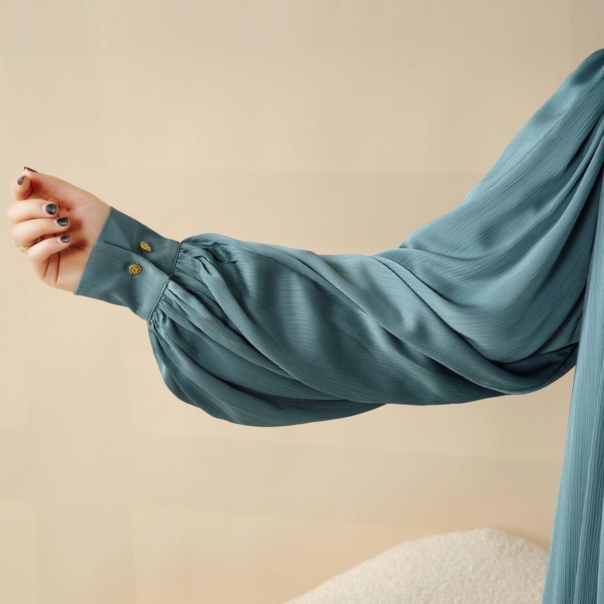 Pleated Shoulder Crinkle Open Abaya – Archive Abaya