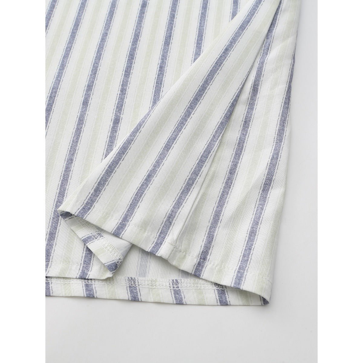 Breathable 3D Digital Print Striped Thobe Men's Loose Fit Short Sleeve Muslim Robe with V - Neck. (MT033) - Mariam's Collection