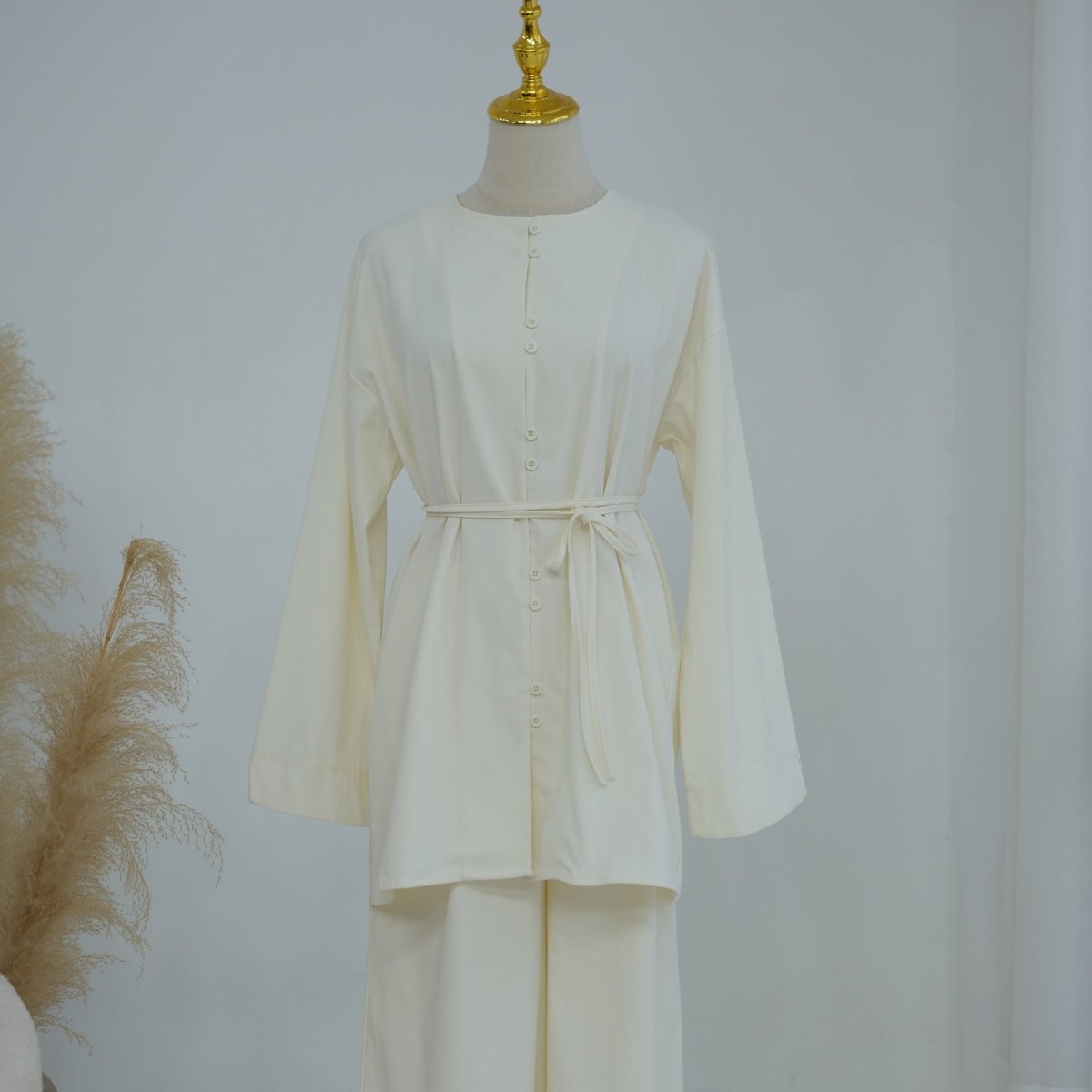 Side pocket detail on wide-leg trousers of modest two-piece set
