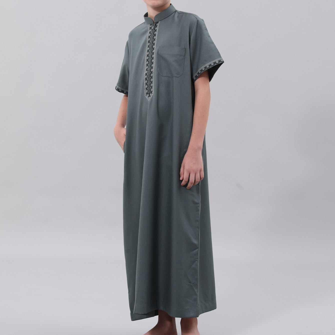 Boys Embroidered Thobe with Pockets(MKB013)