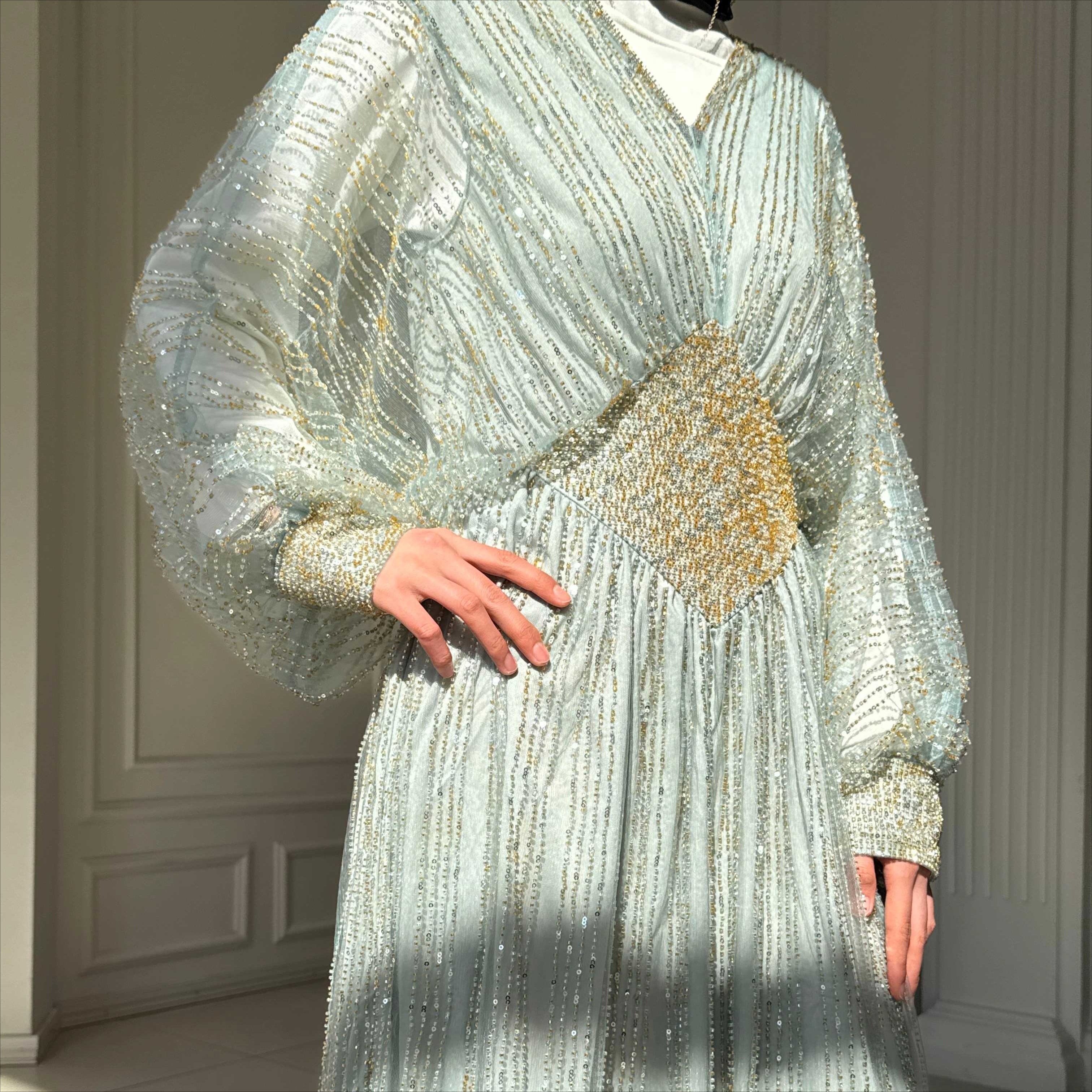 Crystal-Embellished Elegant Abaya with Defined Waist Silhouette(MA391)