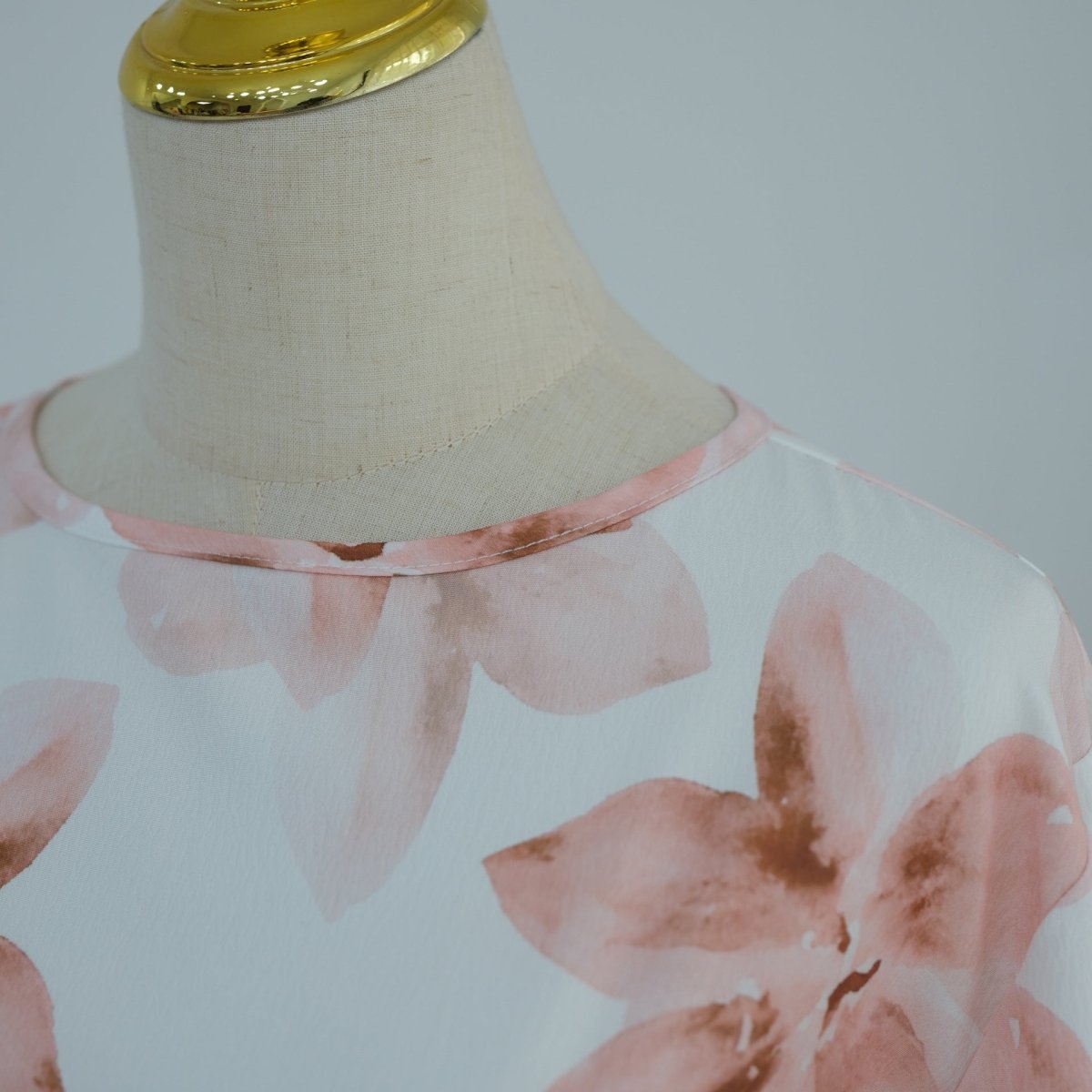 Sleeve cuff opening on flared sleeve abaya
