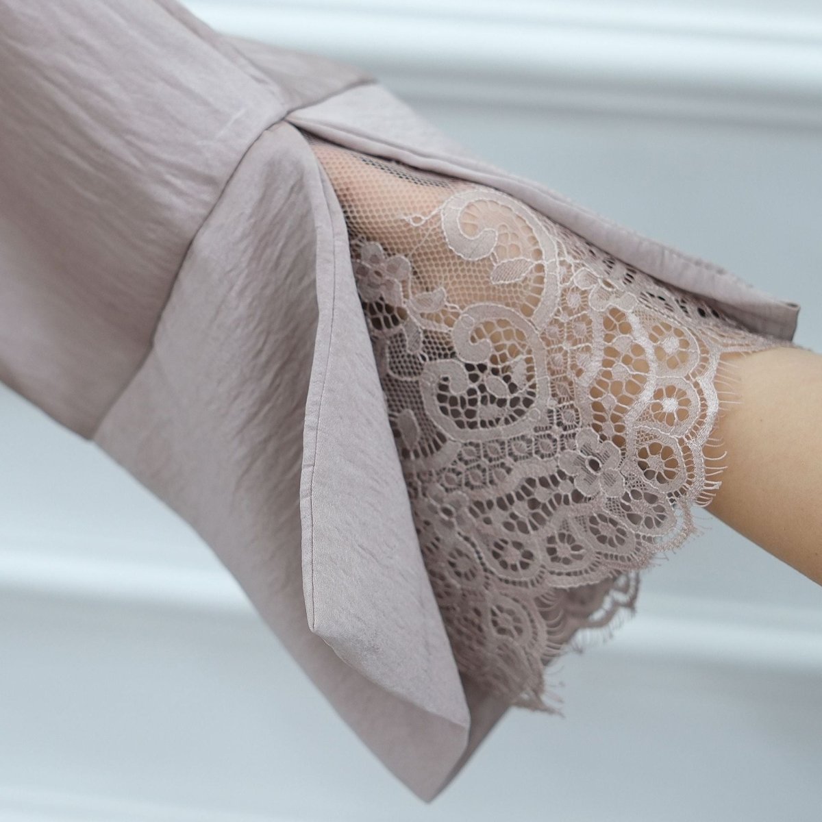 Alternate colourway of tonal lace cuff crinkle abaya