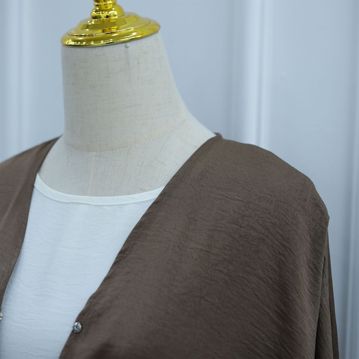 Flared sleeve opening with floral openwork lace band