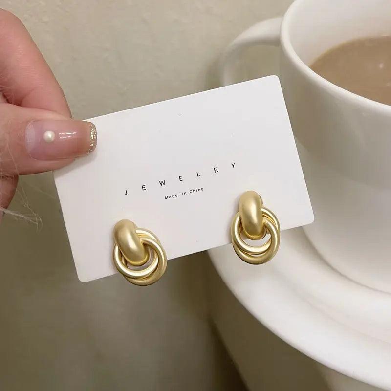 MAC064 Interlocking Circle Earrings - Mariam's Collection