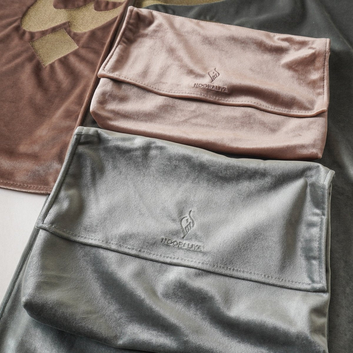 Meaningful Arabic Art German Velvet Couples Prayer Mat Set Interactive Pattern Prayer Mat (MR081) - Mariam's Collection