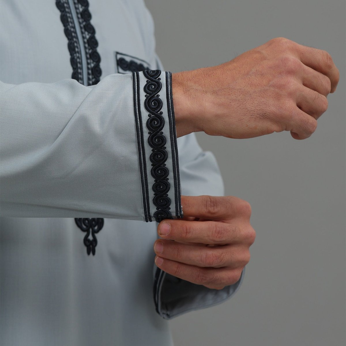 Men's Hooded Embroidered Thobe with Pockets (MT037) - Mariam's Collection