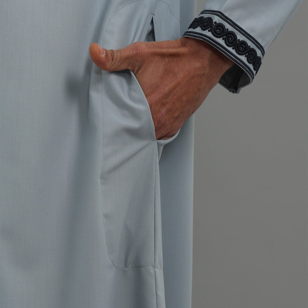 Men's Hooded Embroidered Thobe with Pockets (MT037) - Mariam's Collection