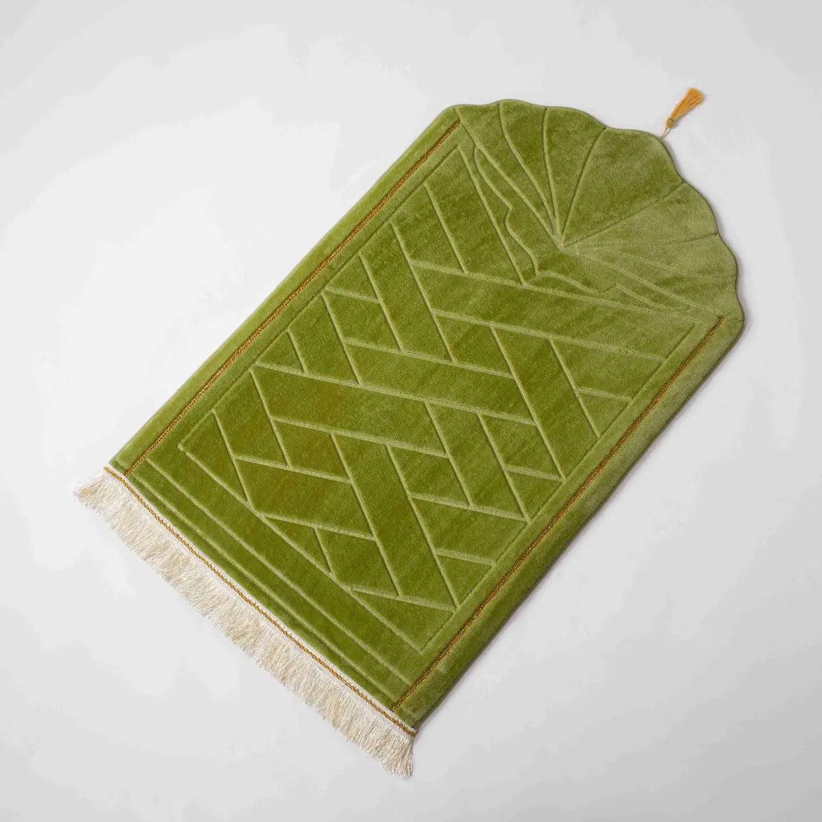 MR053 Thickened Embossed Flannel Prayer Mat - Mariam's Collection