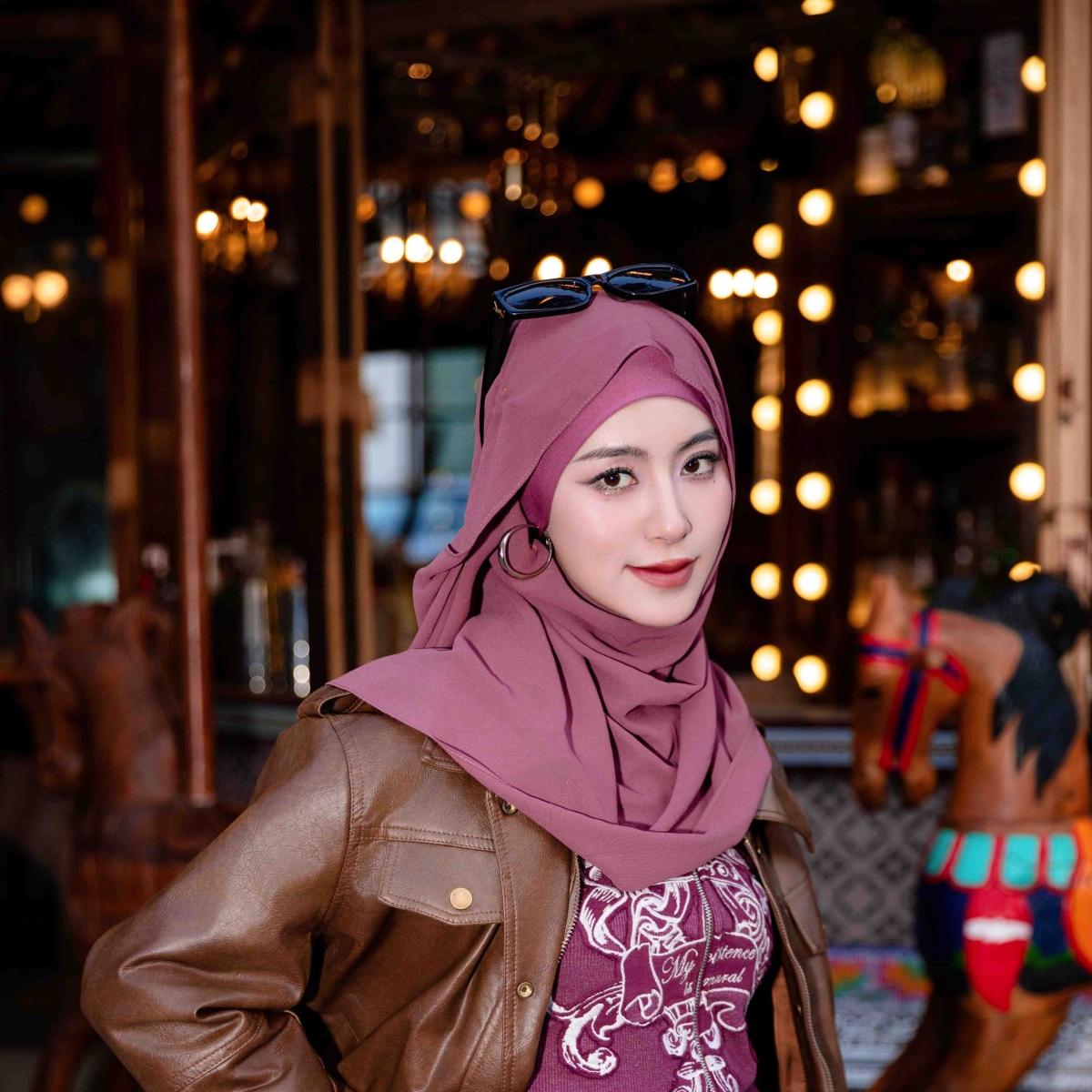 Muslim Elegant Chiffon Wrap Hijab Set with Matching Big Earrings & Pearl Earrings. (MH119) - Mariam's Collection