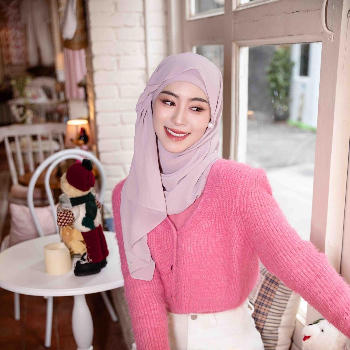 Muslim Elegant Chiffon Wrap Hijab Set with Matching Big Earrings & Pearl Earrings. (MH119) - Mariam's Collection