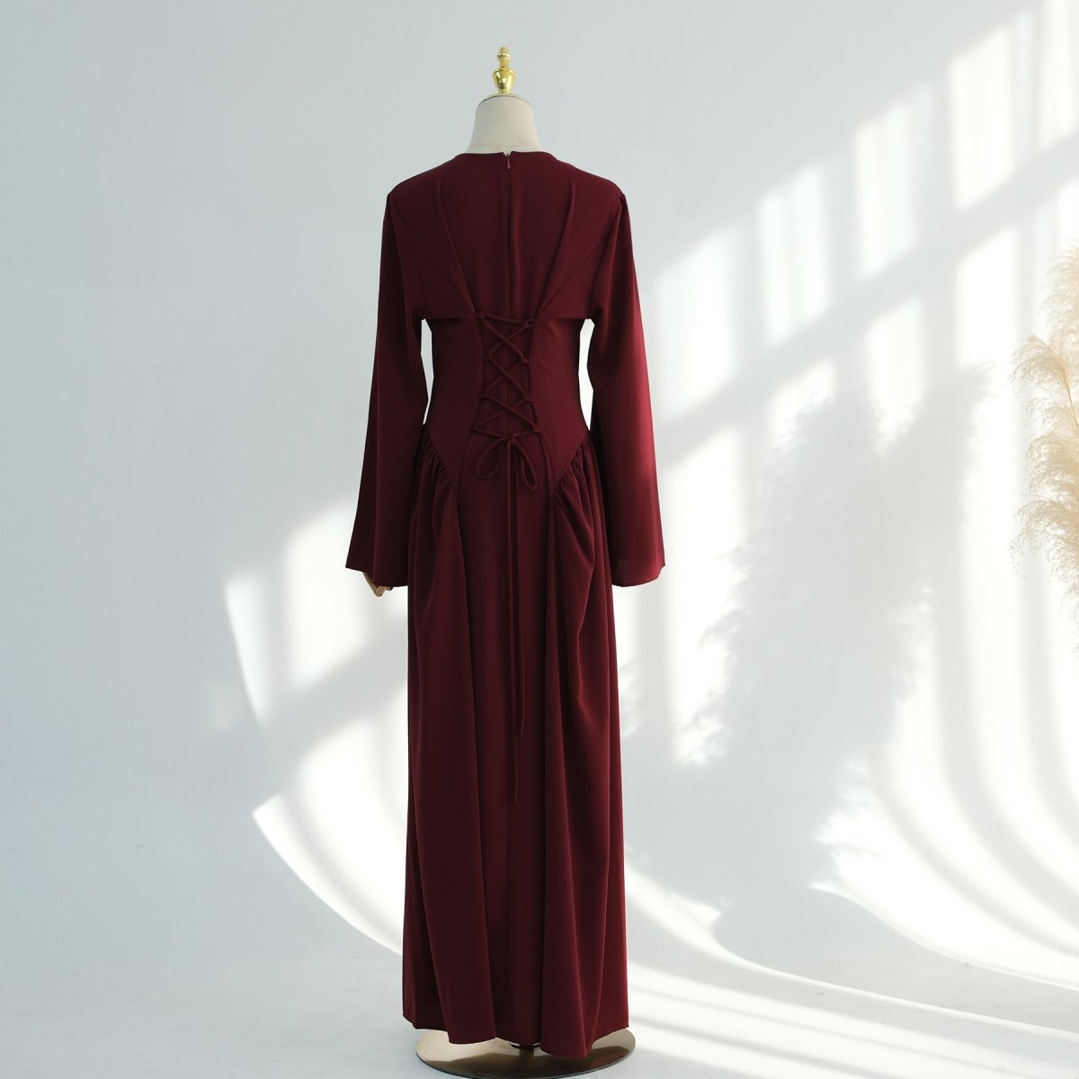 Hidden back zip closure detail on structured nida abaya dress