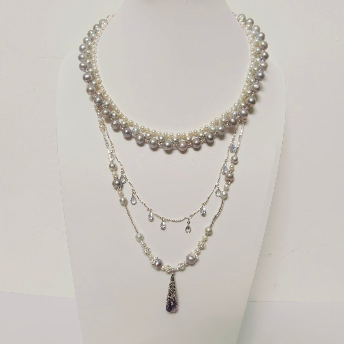 Pearlescent Artistry Handmade Pearl Beaded Necklace (MAC347) - Mariam's Collection