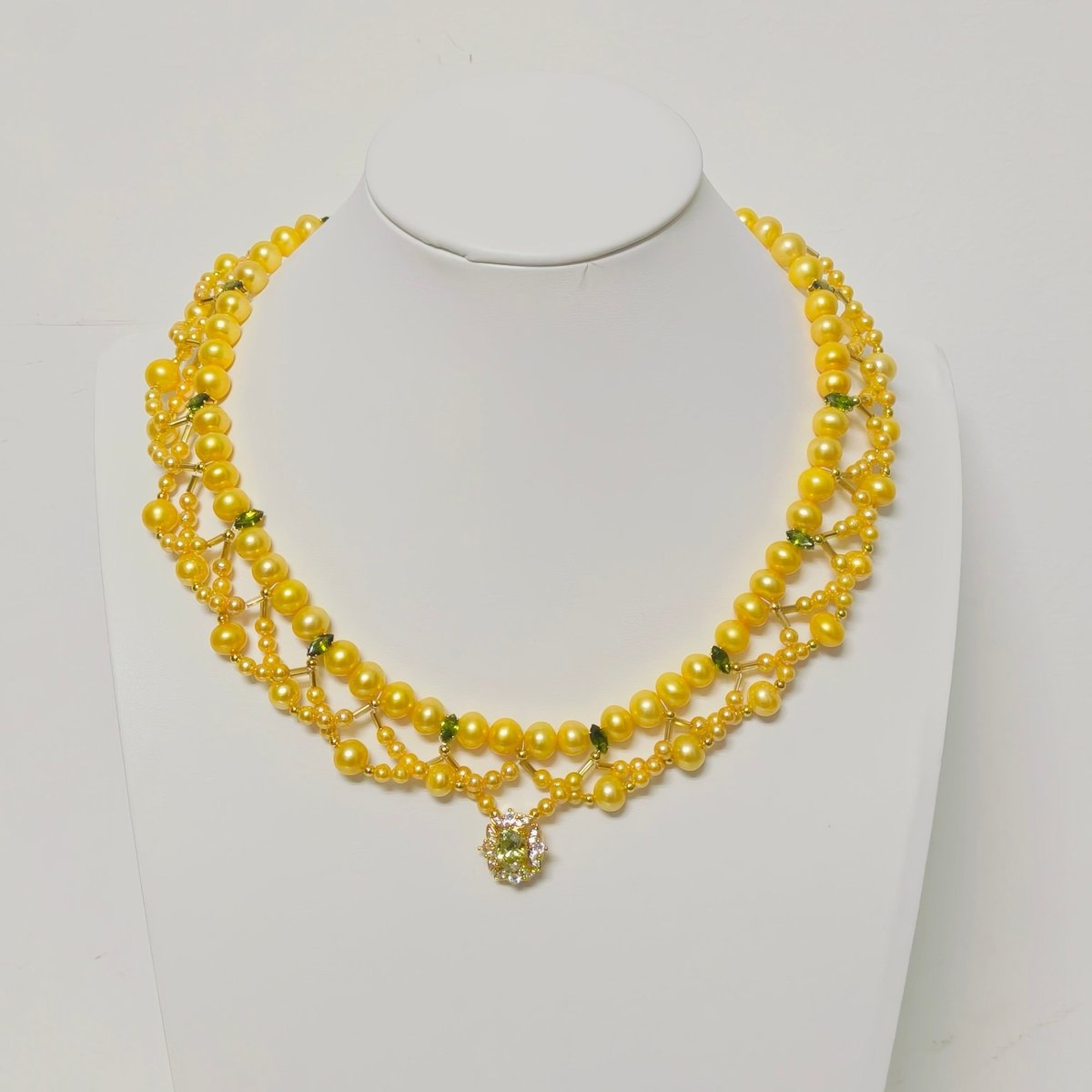 Pearlescent Artistry Handmade Pearl Beaded Necklace (MAC347) - Mariam's Collection