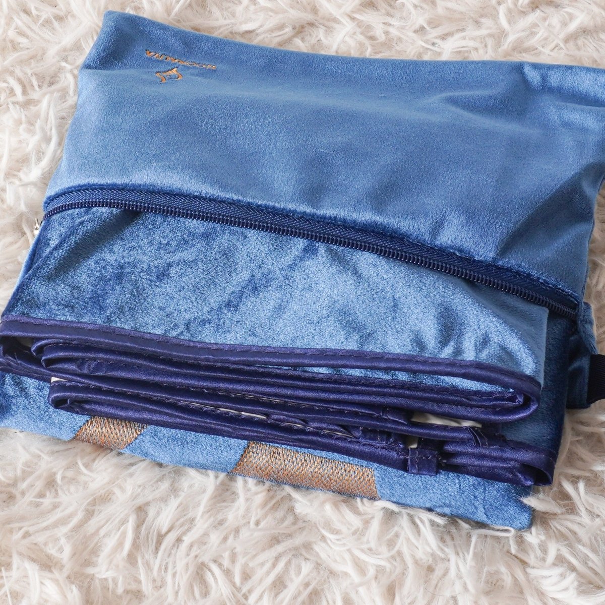 Premium German Velvet Travel Prayer Mat – Waterproof Compact Hypoallergenic Prayer Mat (MR080) - Mariam's Collection