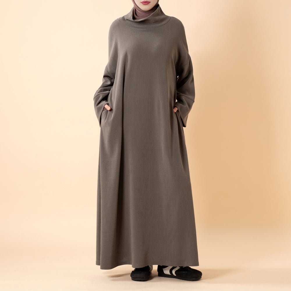 Relaxed Turtleneck Abaya with Pockets (MA383) - Mariam's Collection