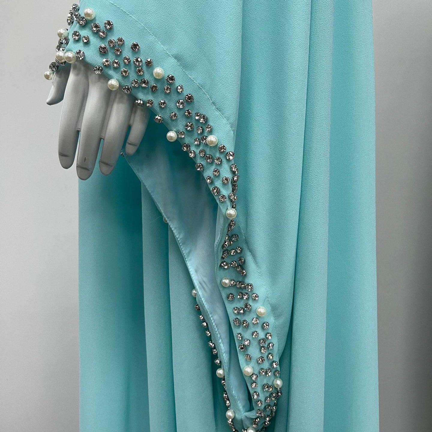 Robe Abaya Maxi à Col Montant et Manches Batwing Ornée de Perles et Cristaux (MA468)
