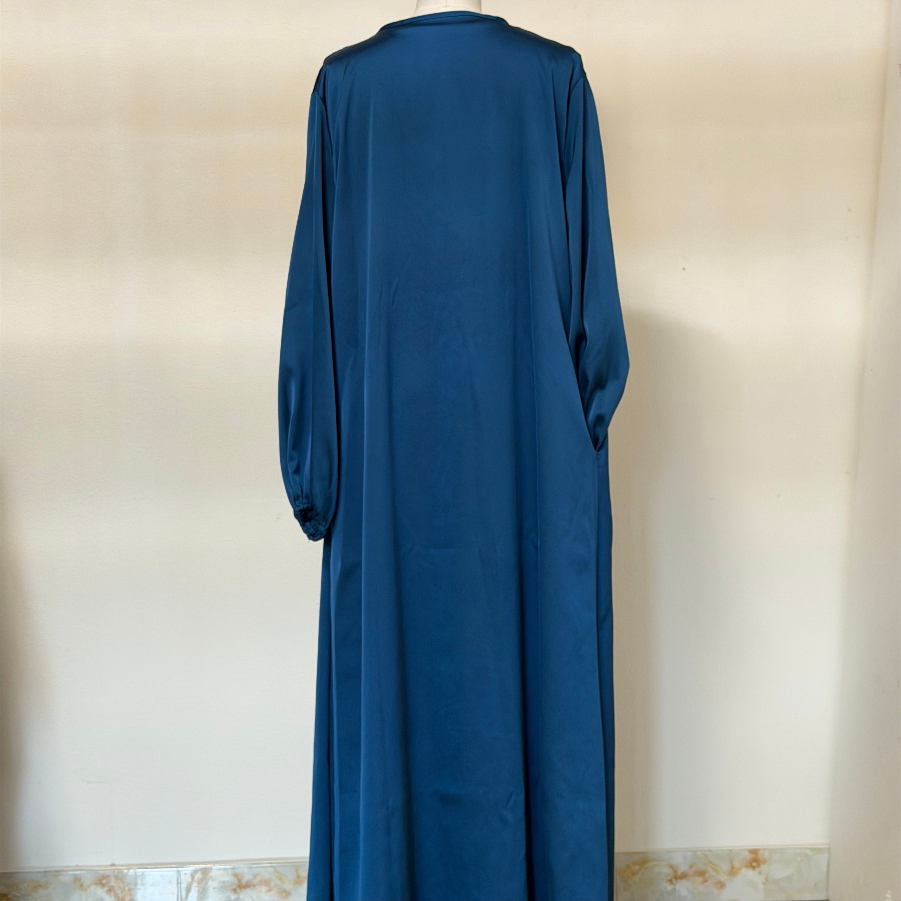 Archive Piece Satin Open Abaya Three-Piece Set - MP066 (Nur Größe L)