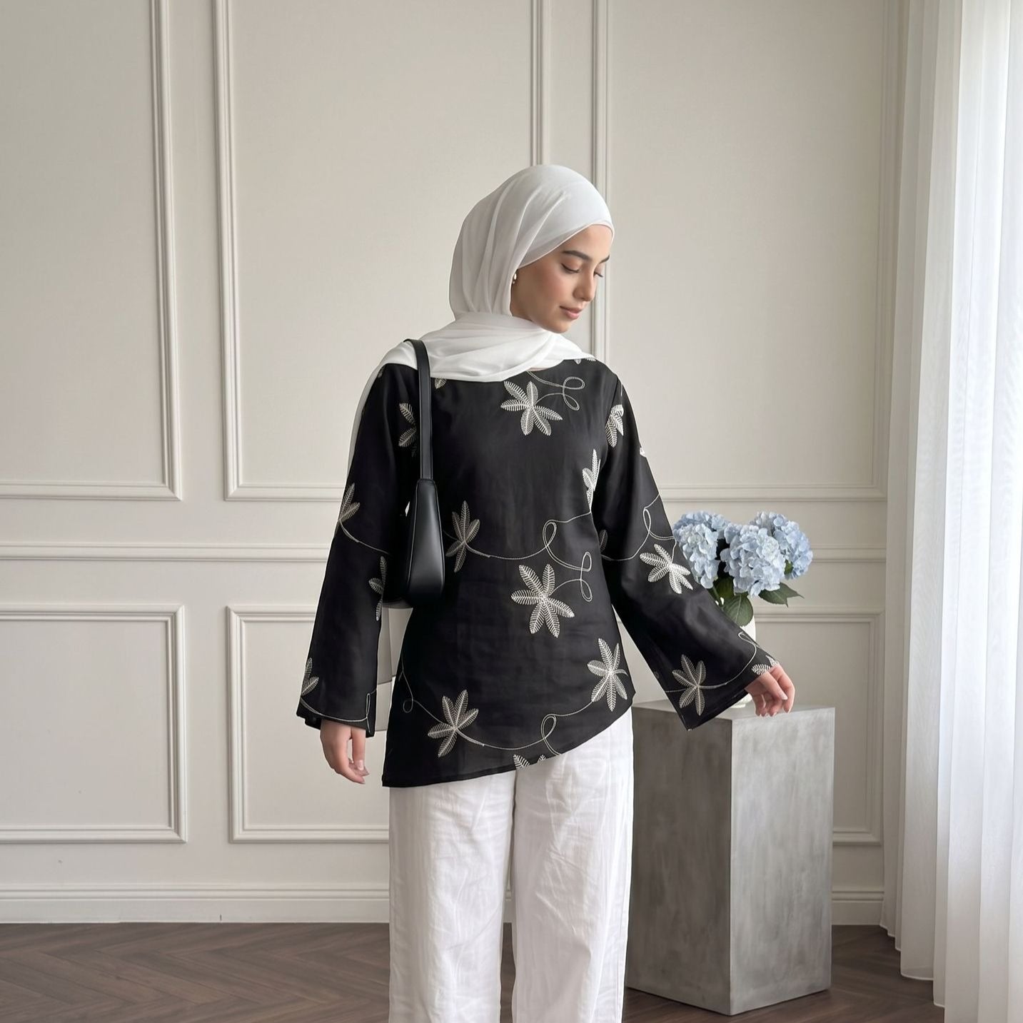 Leaf & Floral Embroidered Flared-Sleeve Asymmetric Hem Top(MS485)
