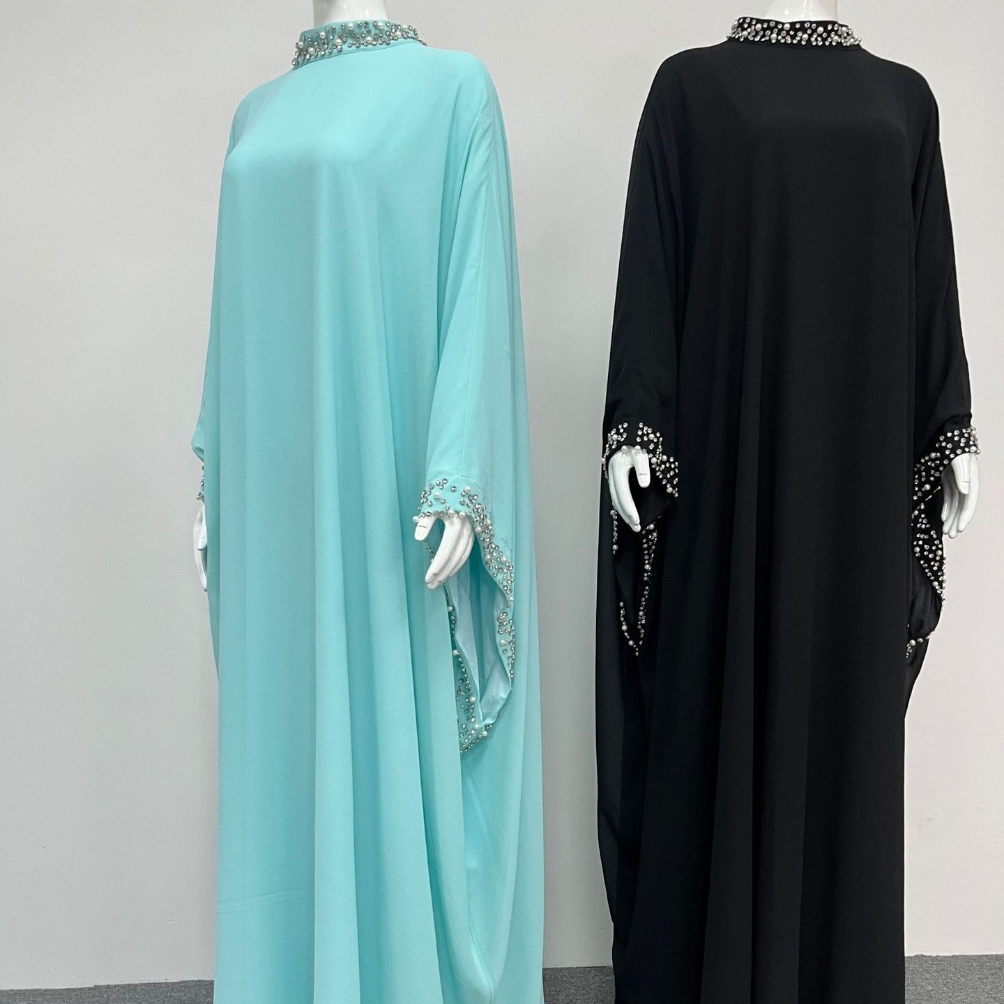Robe Abaya Maxi à Col Montant et Manches Batwing Ornée de Perles et Cristaux (MA468)
