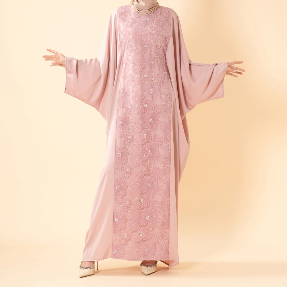 Luxus-Abaya mit 3D-Bandstickerei und Fledermausärmeln mit verstellbarem Taillengürtel (MA431)