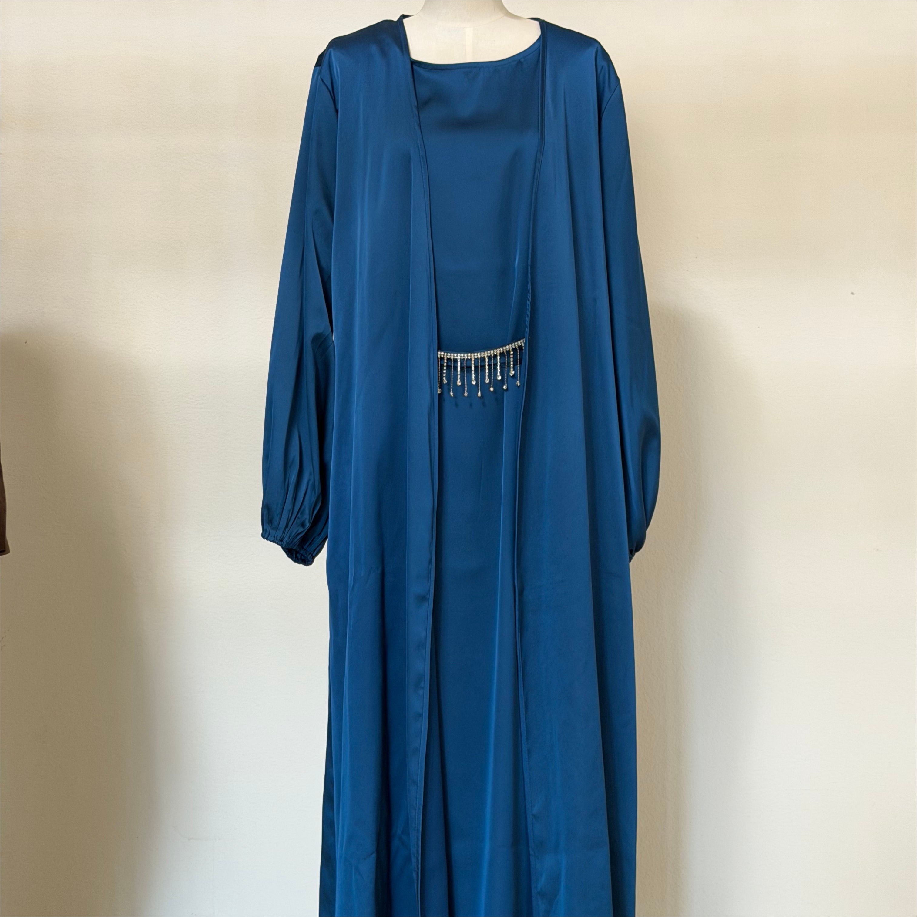 Archive Piece Satin Open Abaya Three-Piece Set - MP066 (Nur Größe L)