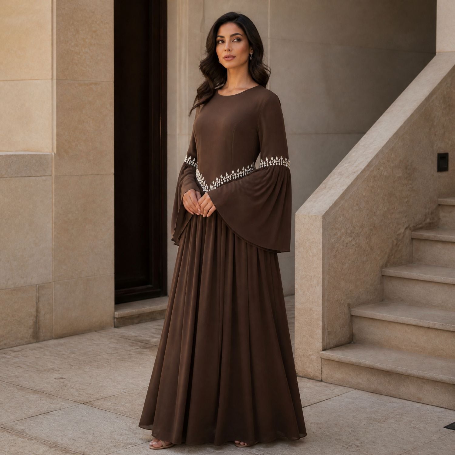 Robe Maxi Taille et Poignets Ornés de Strass avec Manches Évasées (MS513)