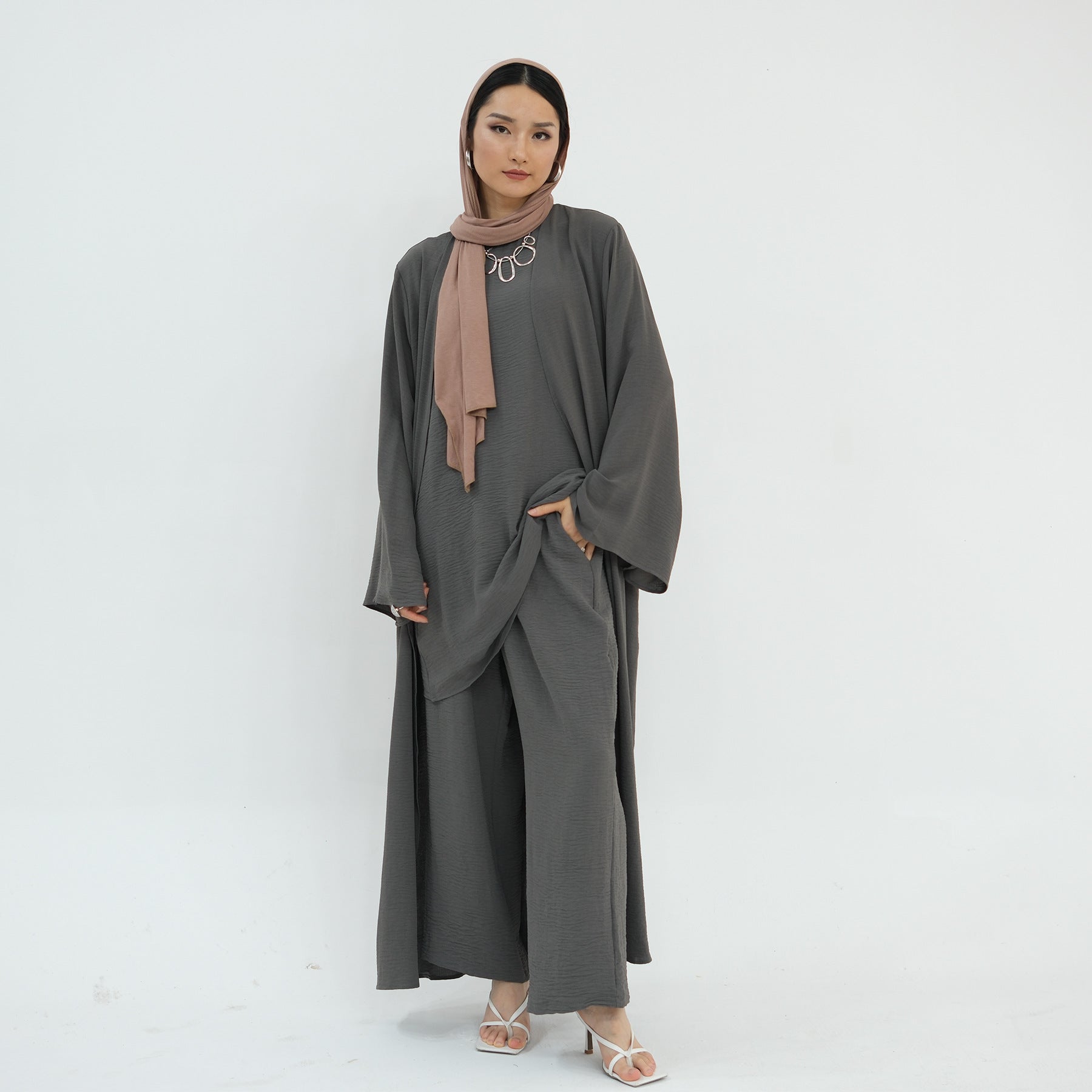 MOA076 Sleeveless Top and Pants 3-Piece Set Abaya