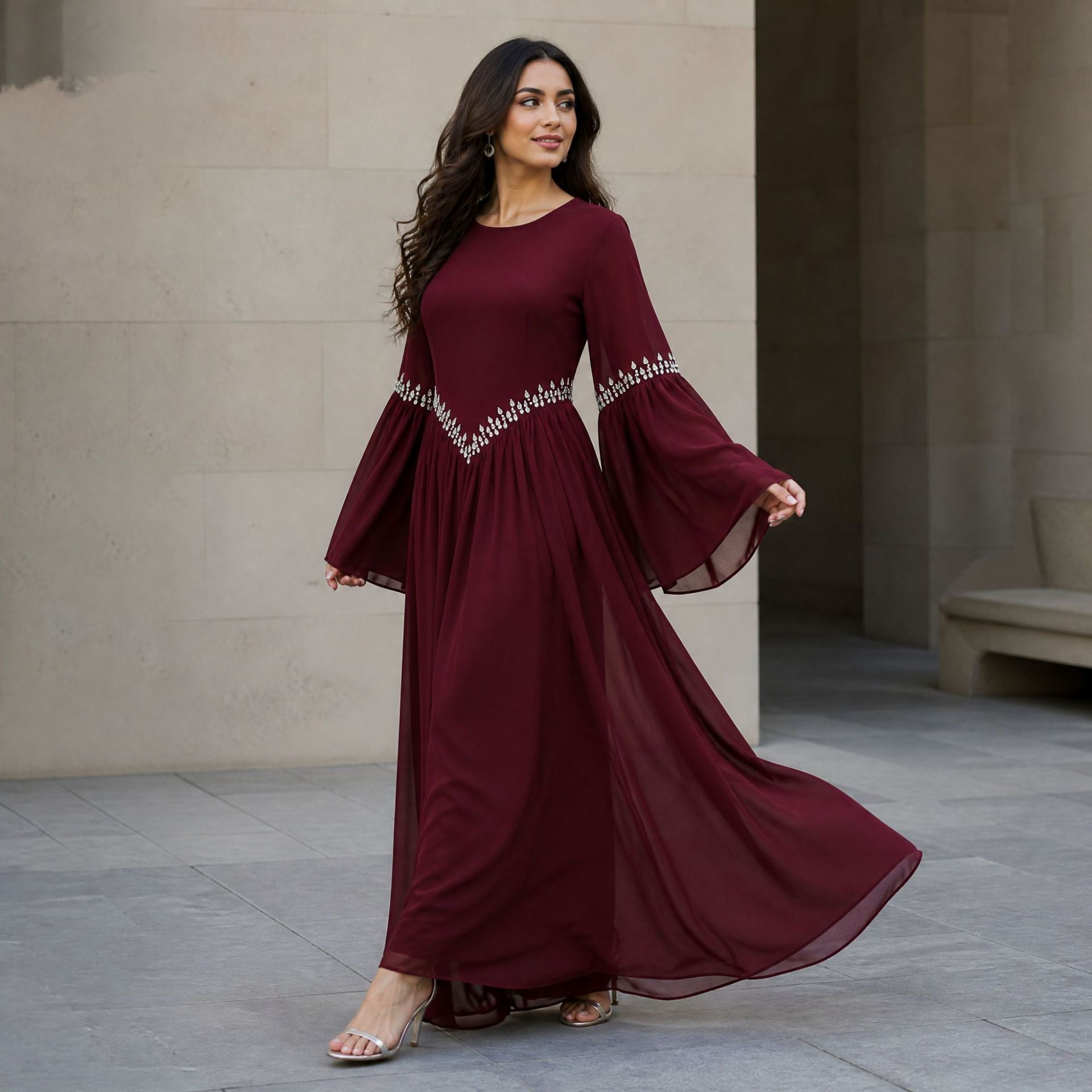 Robe Maxi Taille et Poignets Ornés de Strass avec Manches Évasées (MS513)