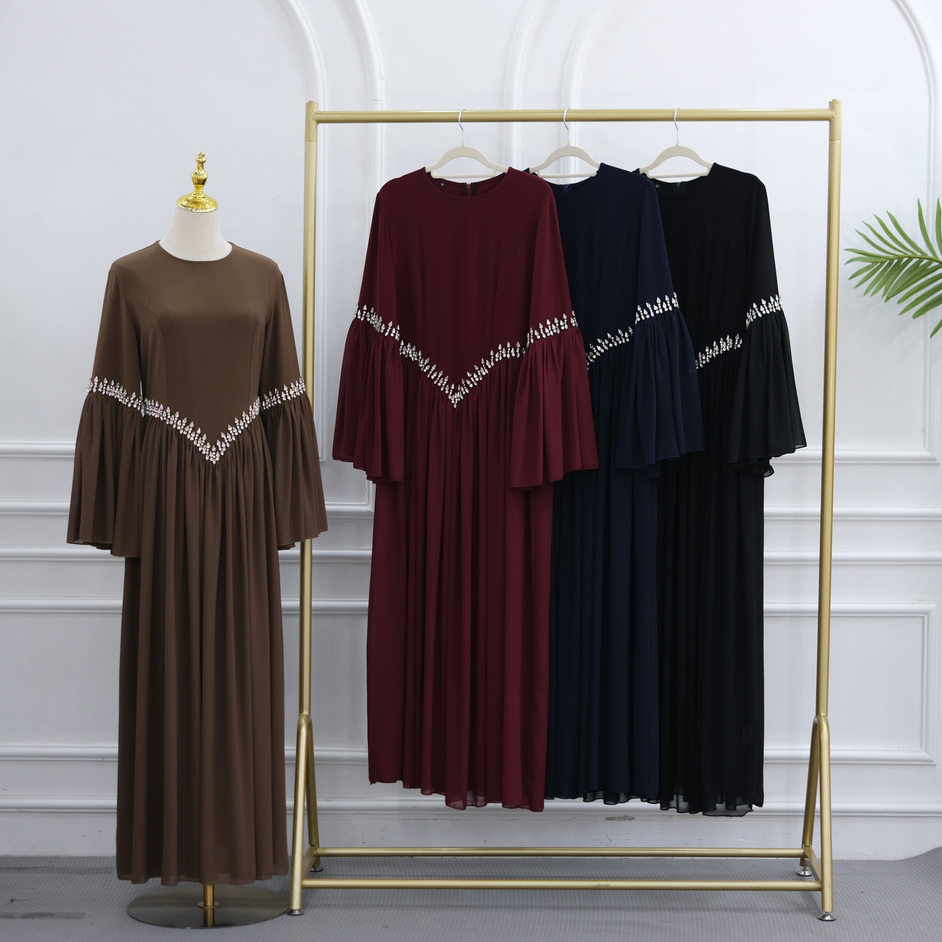 Robe Maxi Taille et Poignets Ornés de Strass avec Manches Évasées (MS513)