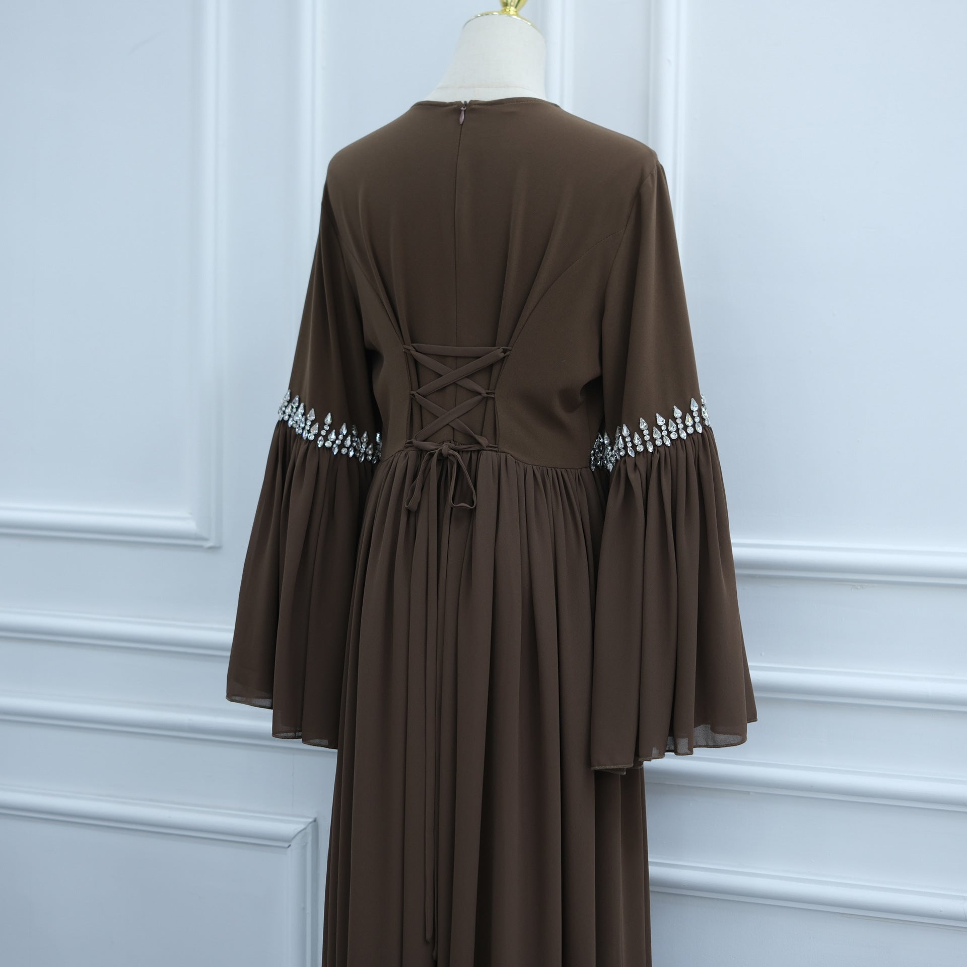 Robe Maxi Taille et Poignets Ornés de Strass avec Manches Évasées (MS513)