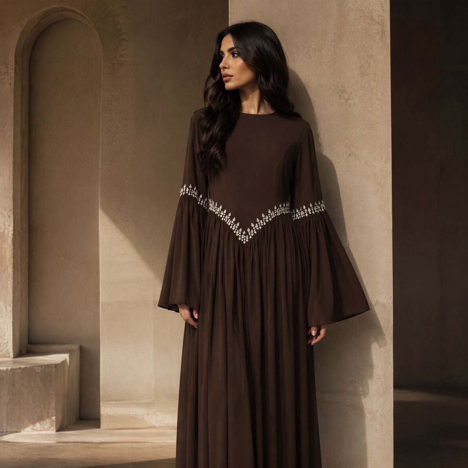 Robe Maxi Taille et Poignets Ornés de Strass avec Manches Évasées (MS513)