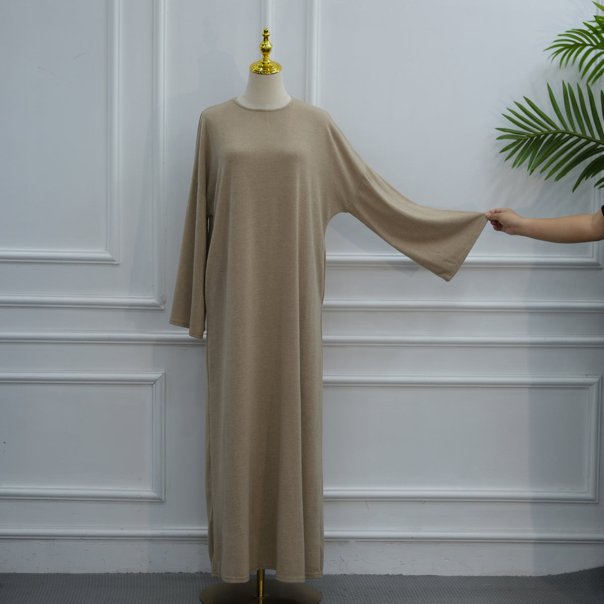 Plus-Size Relaxed Abaya | Solid Long-Sleeve Autumn Dress with Pockets(MA474)