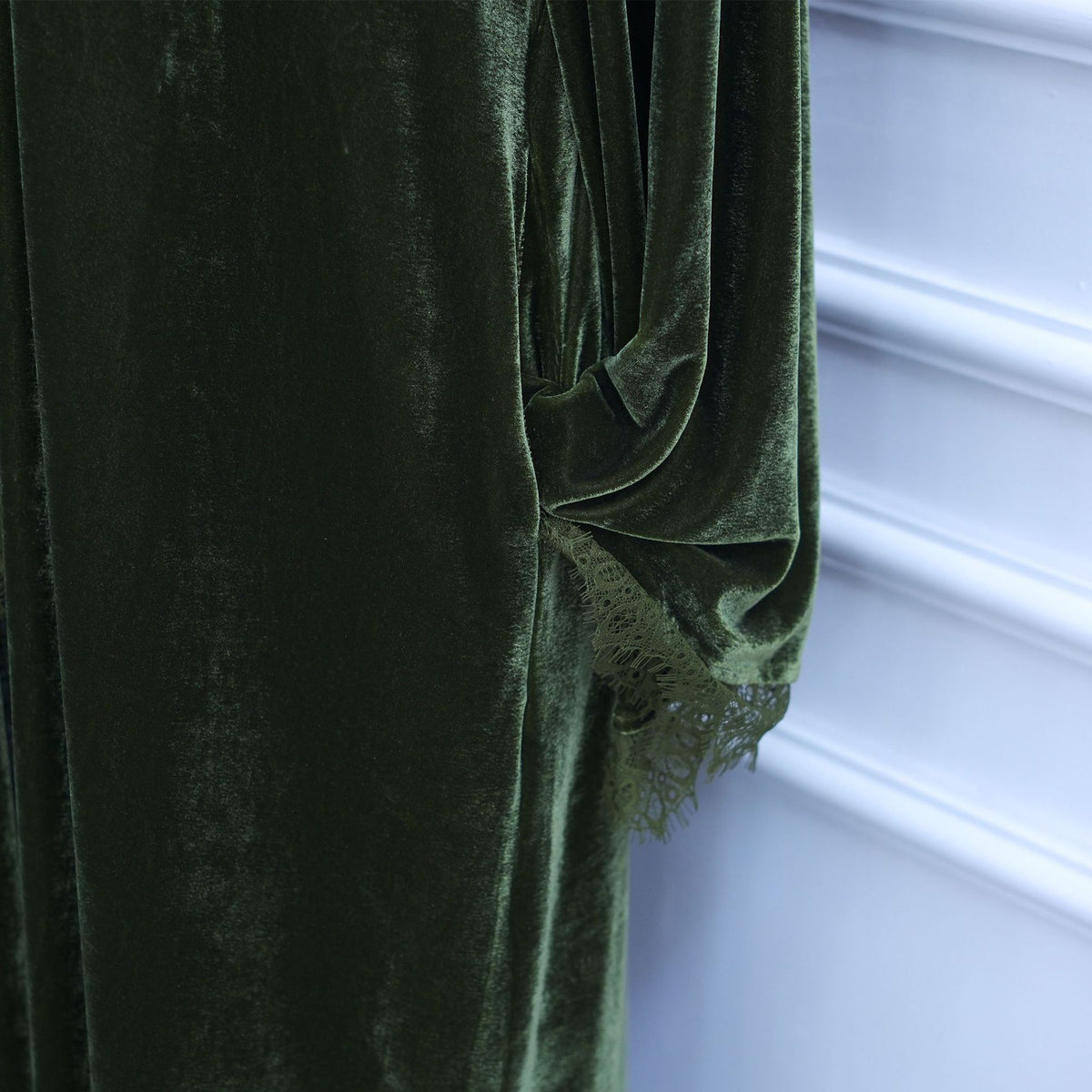 Velvet-Look Lace-Panel Longline Cardigan(MOA352)